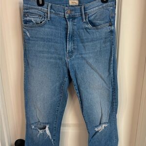 Gently worn Mother Insider Crop Step Fray. Size 30. Wash: Thrilling Shot